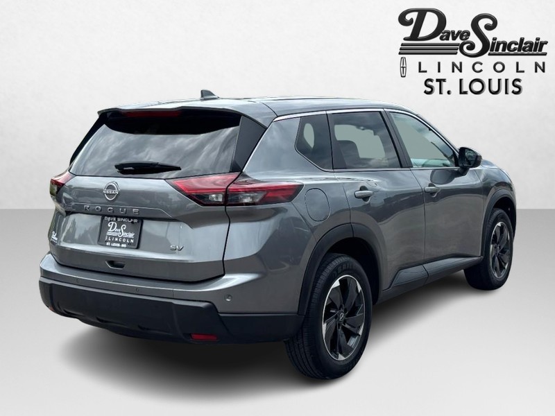 Nissan Rogue Vehicle Full-screen Gallery Image 03