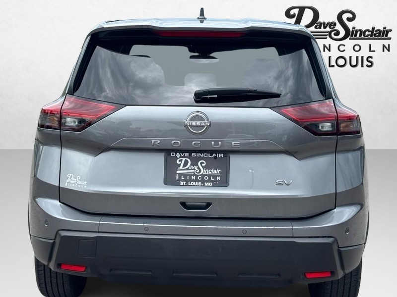 Nissan Rogue Vehicle Full-screen Gallery Image 04