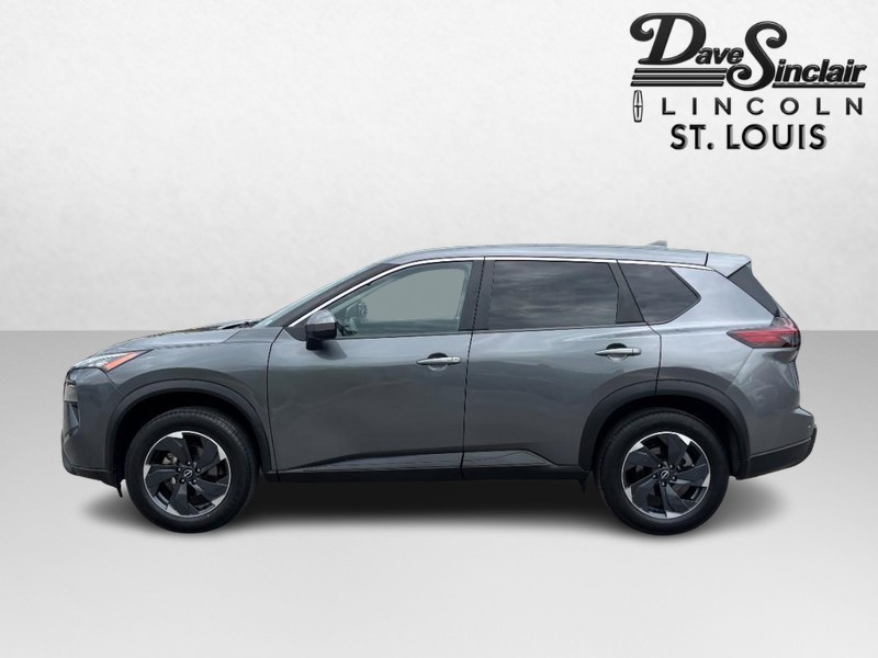 Nissan Rogue Vehicle Full-screen Gallery Image 06