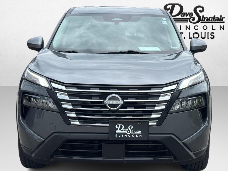Nissan Rogue Vehicle Full-screen Gallery Image 09