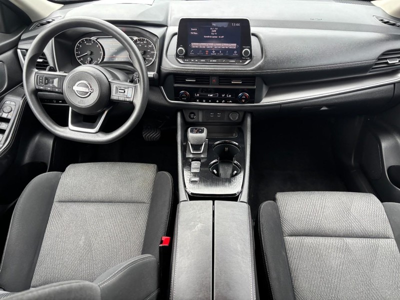 Nissan Rogue Vehicle Full-screen Gallery Image 14