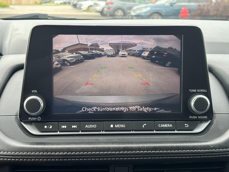 Nissan Rogue Vehicle Full-screen Gallery Image 21