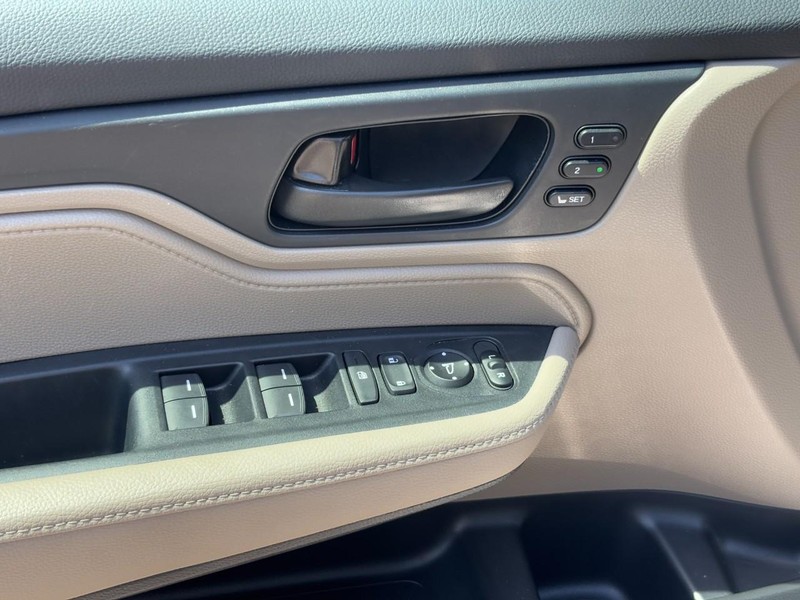 Honda Odyssey Vehicle Full-screen Gallery Image 19