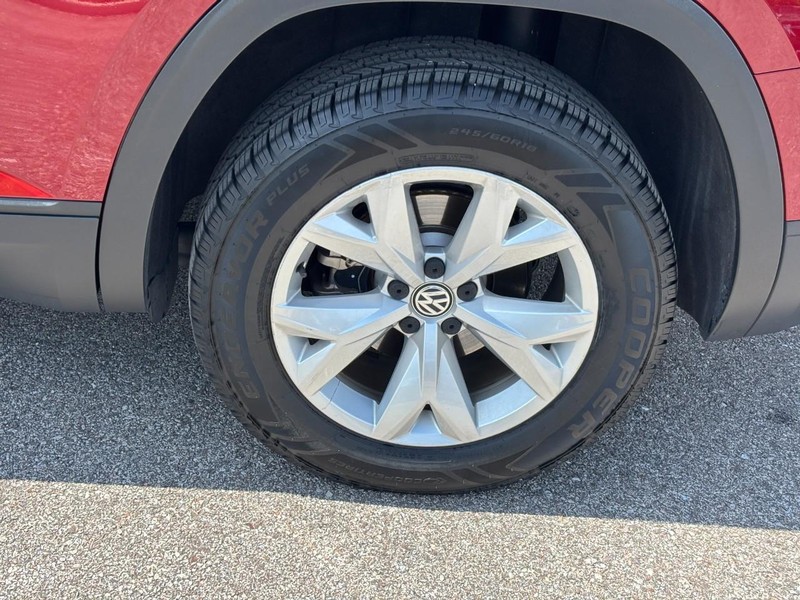 Volkswagen Atlas Vehicle Full-screen Gallery Image 10