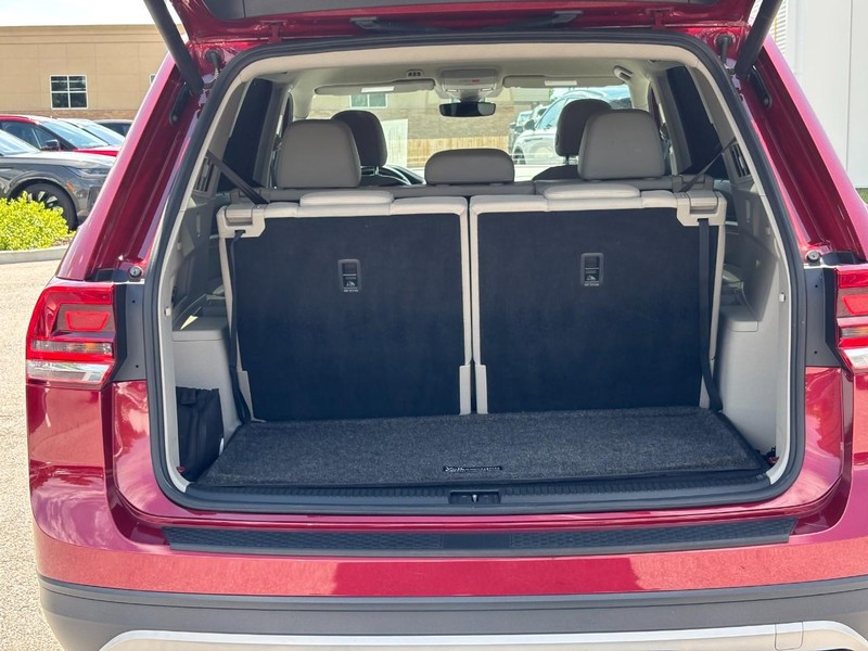Volkswagen Atlas Vehicle Full-screen Gallery Image 11