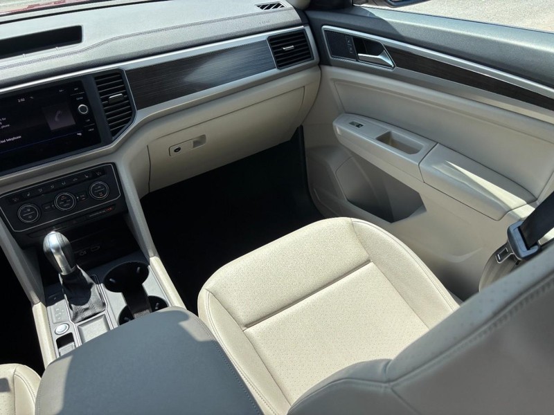 Volkswagen Atlas Vehicle Full-screen Gallery Image 16