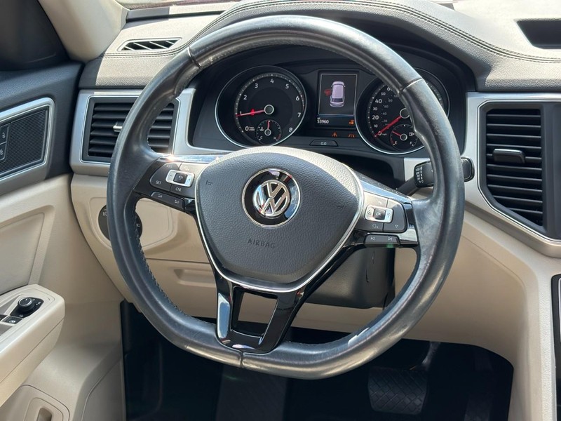 Volkswagen Atlas Vehicle Full-screen Gallery Image 17