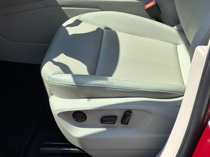 Volkswagen Atlas Vehicle Full-screen Gallery Image 18