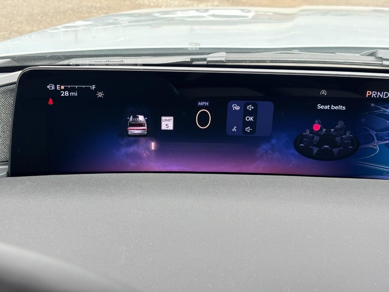 Lincoln Navigator Vehicle Full-screen Gallery Image 17