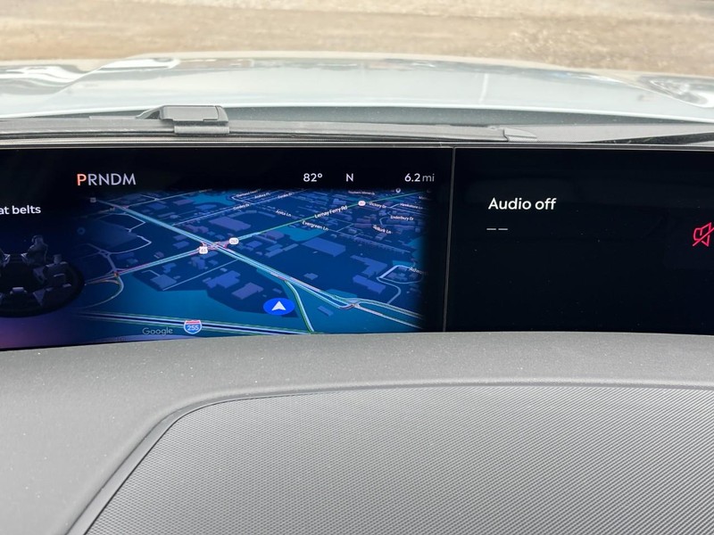 Lincoln Navigator Vehicle Full-screen Gallery Image 18