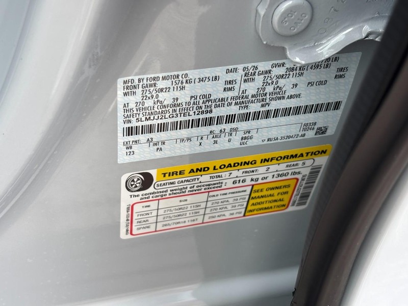 Lincoln Navigator Vehicle Full-screen Gallery Image 21