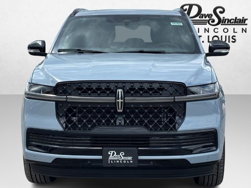 Lincoln Navigator L Vehicle Full-screen Gallery Image 09