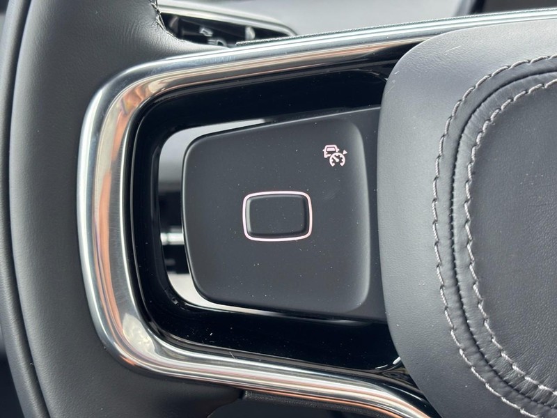 Lincoln Navigator L Vehicle Full-screen Gallery Image 18