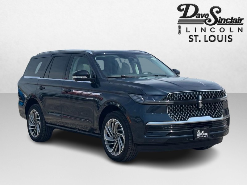 Lincoln Navigator Vehicle Full-screen Gallery Image 03