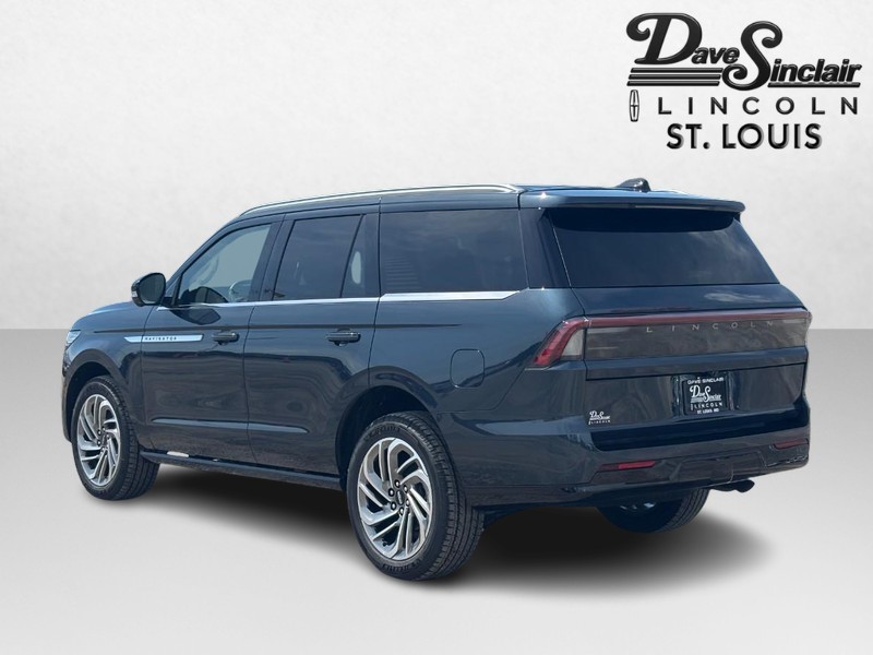 Lincoln Navigator Vehicle Full-screen Gallery Image 07