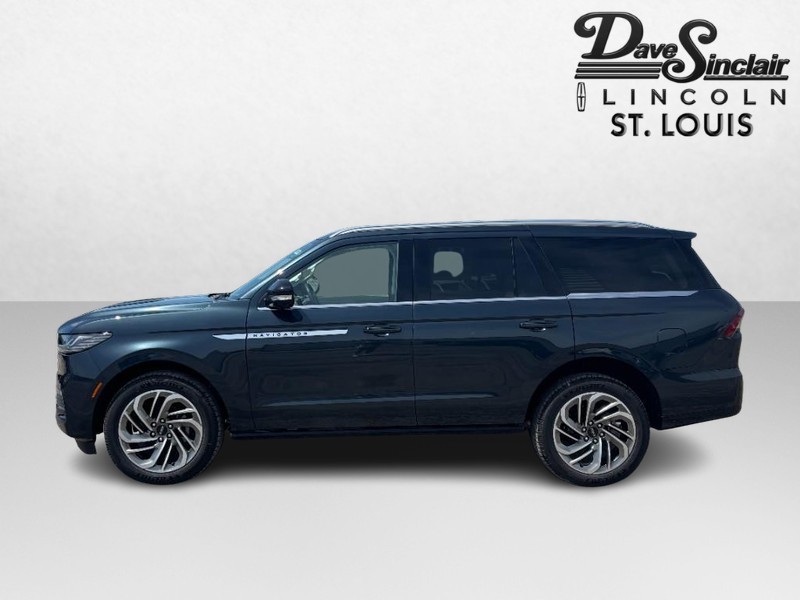 Lincoln Navigator Vehicle Full-screen Gallery Image 09