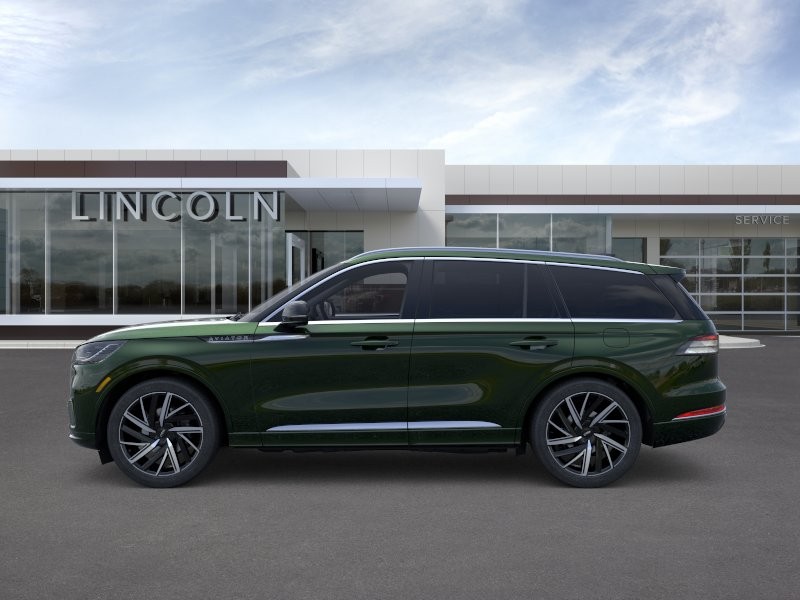 Lincoln Aviator Vehicle Full-screen Gallery Image 03