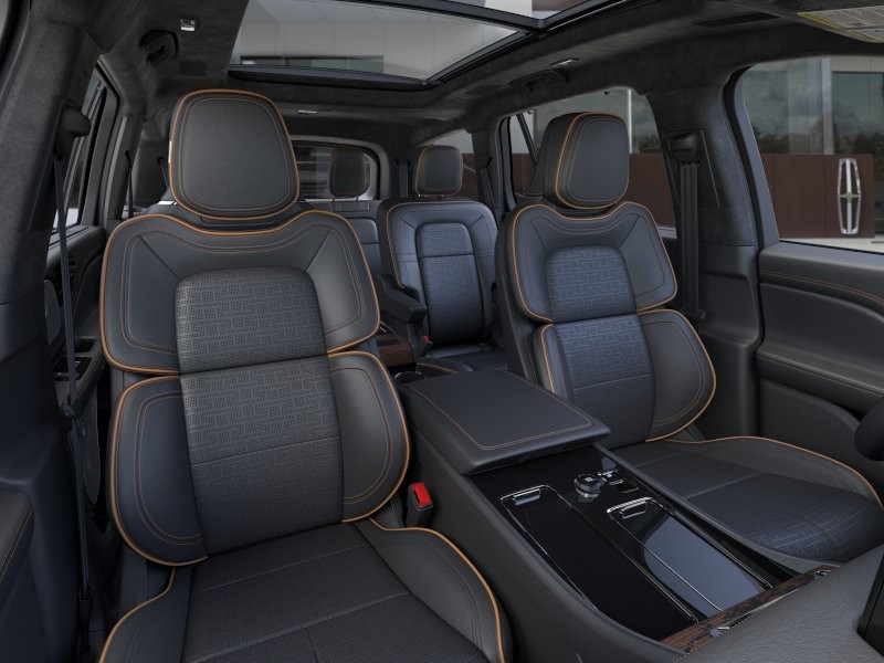 Lincoln Aviator Vehicle Full-screen Gallery Image 11