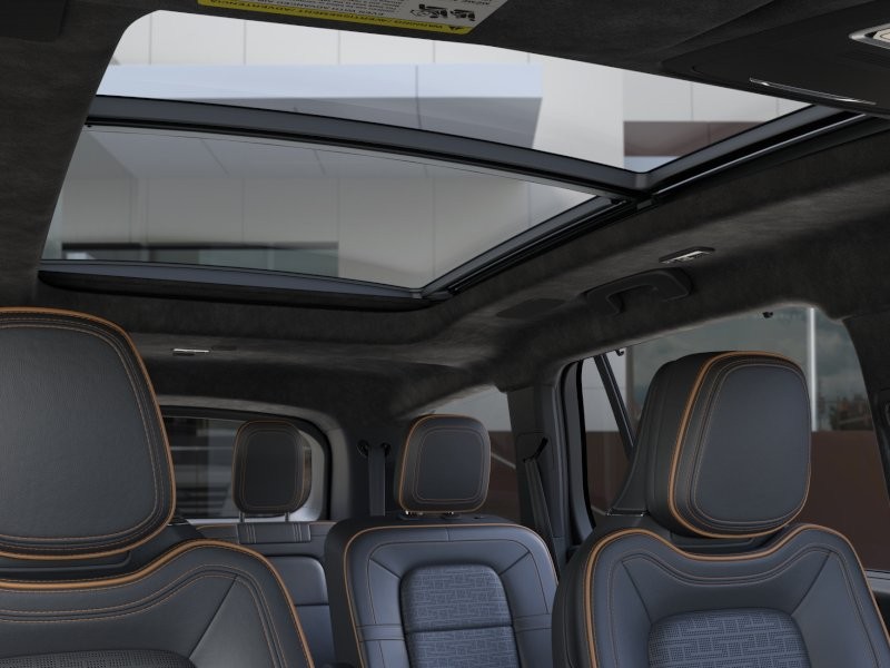 Lincoln Aviator Vehicle Full-screen Gallery Image 23