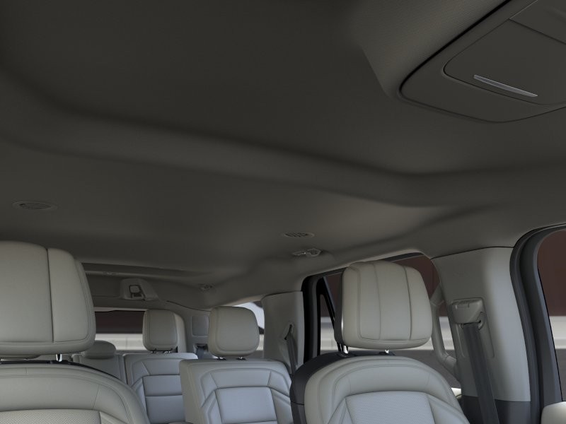 Lincoln Navigator Vehicle Full-screen Gallery Image 23
