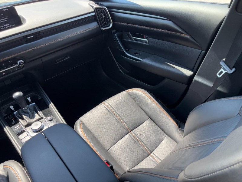 Mazda CX-50 Vehicle Full-screen Gallery Image 15