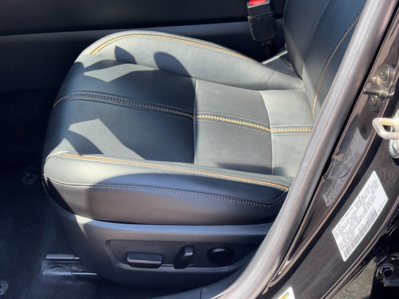 Mazda CX-50 Vehicle Full-screen Gallery Image 16