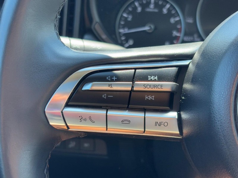 Mazda CX-50 Vehicle Full-screen Gallery Image 18