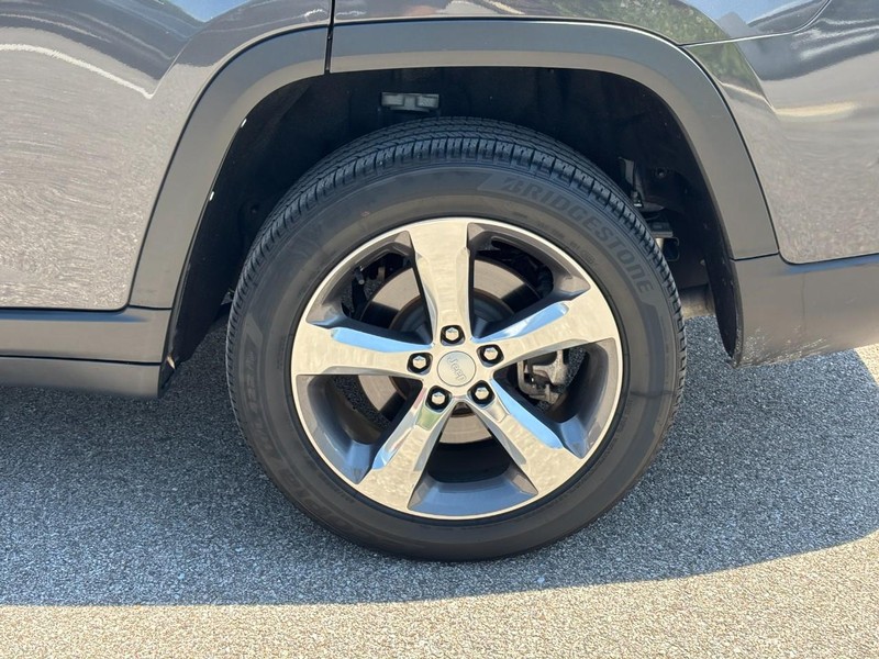 Jeep Grand Cherokee L Vehicle Full-screen Gallery Image 11