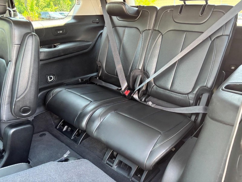 Jeep Grand Cherokee L Vehicle Full-screen Gallery Image 12