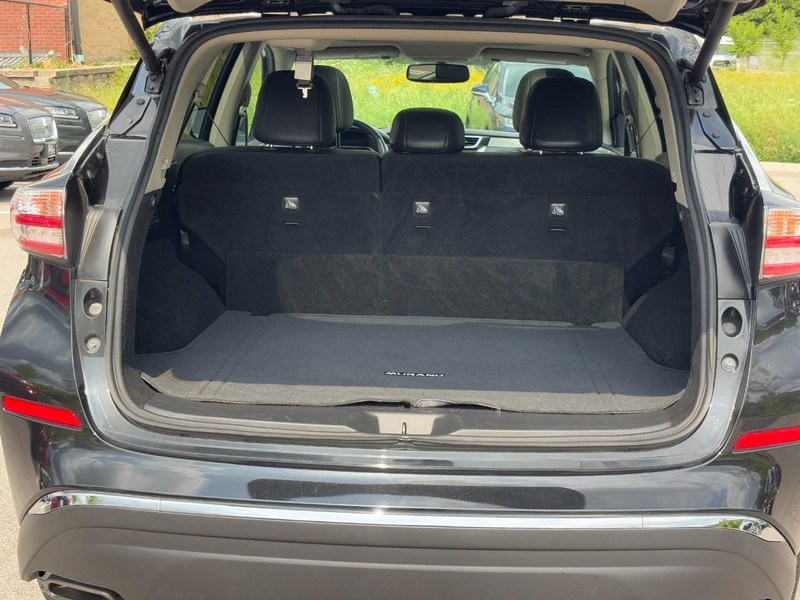 Nissan Murano Vehicle Full-screen Gallery Image 10