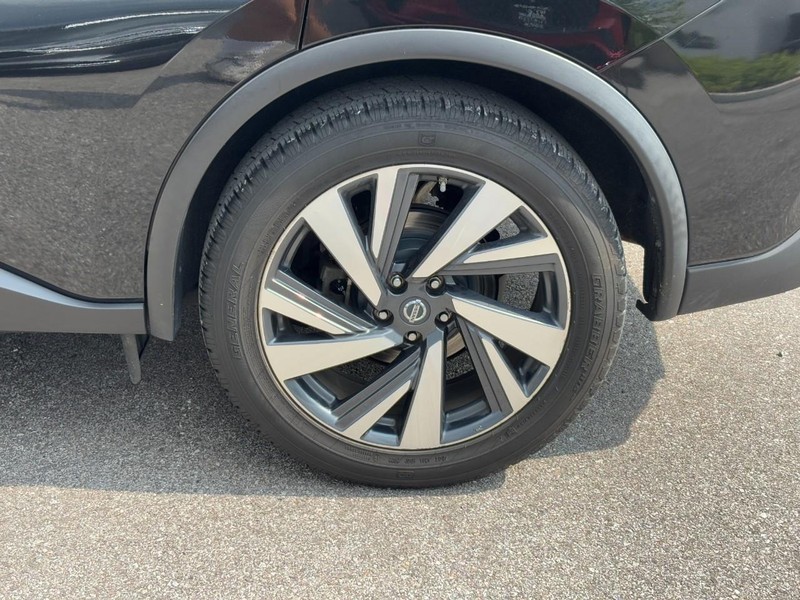 Nissan Murano Vehicle Full-screen Gallery Image 11