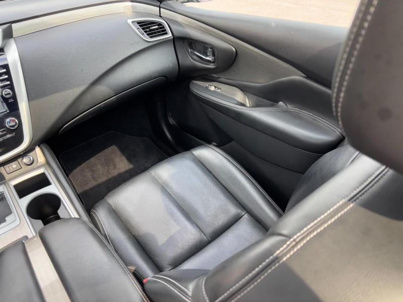 Nissan Murano Vehicle Full-screen Gallery Image 15