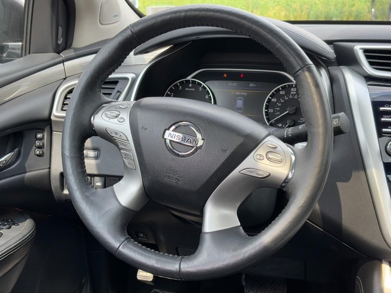 Nissan Murano Vehicle Full-screen Gallery Image 16