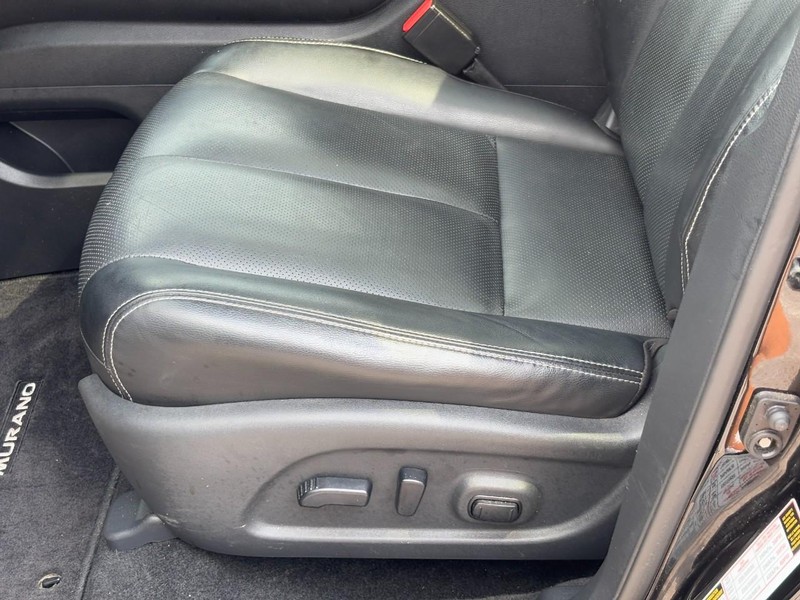 Nissan Murano Vehicle Full-screen Gallery Image 17