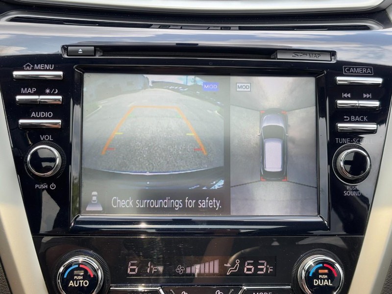 Nissan Murano Vehicle Full-screen Gallery Image 22