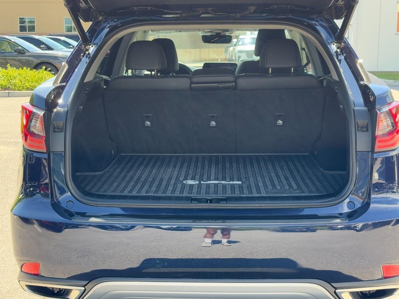 Lexus RX Vehicle Full-screen Gallery Image 10
