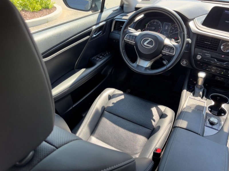 Lexus RX Vehicle Full-screen Gallery Image 13