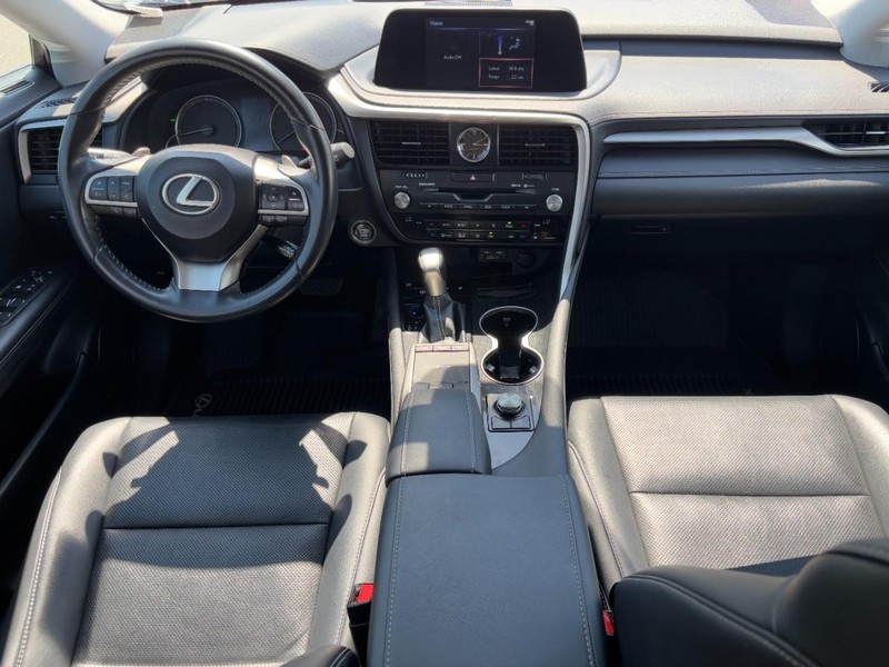 Lexus RX Vehicle Full-screen Gallery Image 14