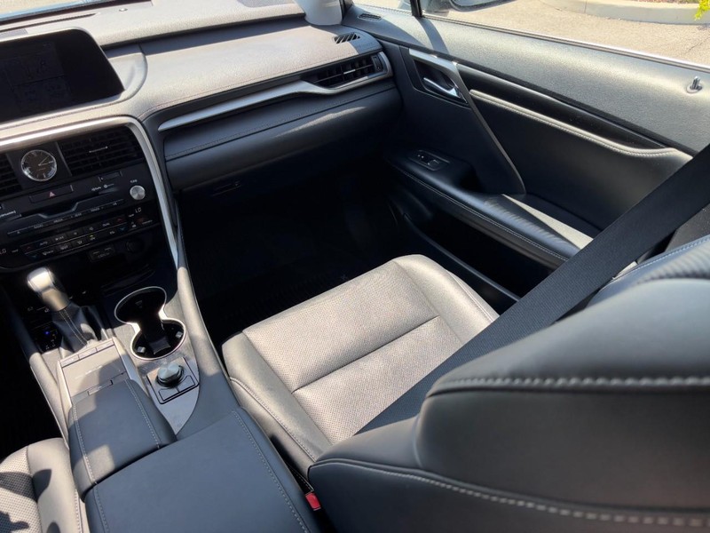 Lexus RX Vehicle Full-screen Gallery Image 15