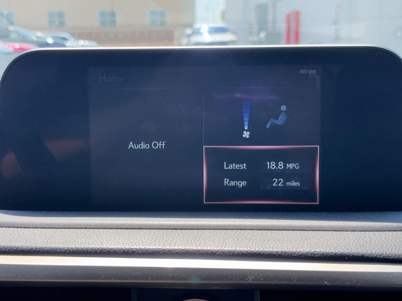 Lexus RX Vehicle Full-screen Gallery Image 20