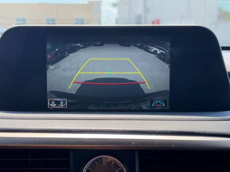 Lexus RX Vehicle Full-screen Gallery Image 21