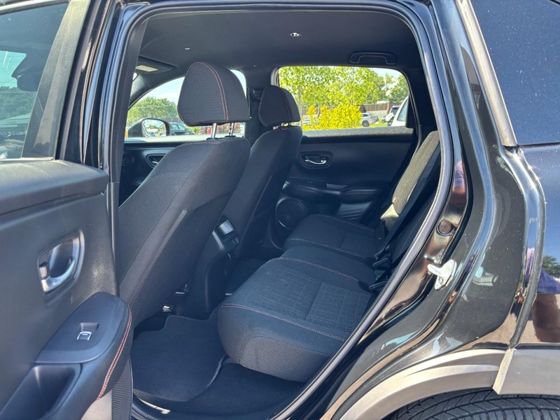 Honda HR-V Vehicle Full-screen Gallery Image 12