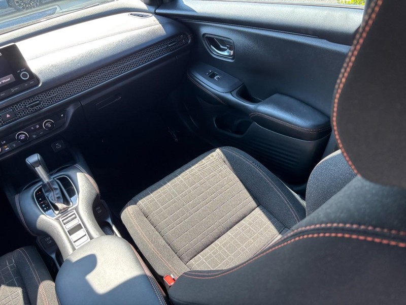Honda HR-V Vehicle Full-screen Gallery Image 15