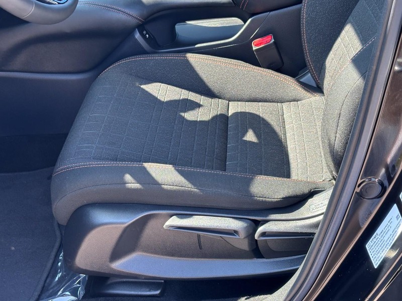 Honda HR-V Vehicle Full-screen Gallery Image 17