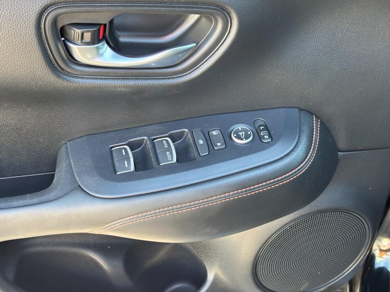 Honda HR-V Vehicle Full-screen Gallery Image 18