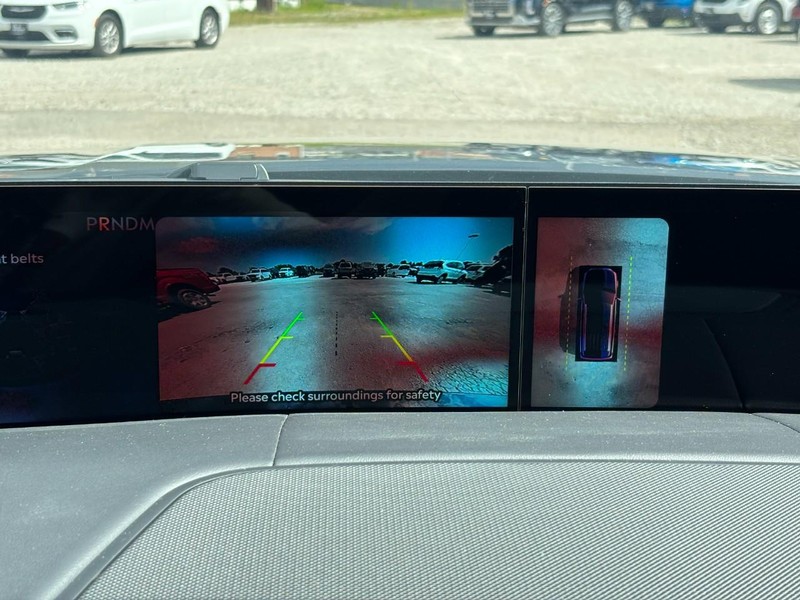 Lincoln Navigator Vehicle Full-screen Gallery Image 19