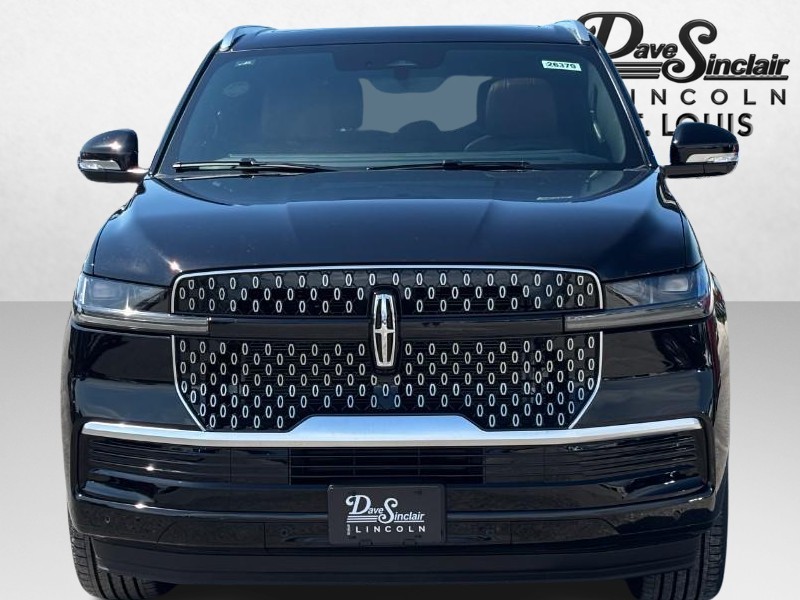 Lincoln Navigator Vehicle Full-screen Gallery Image 09