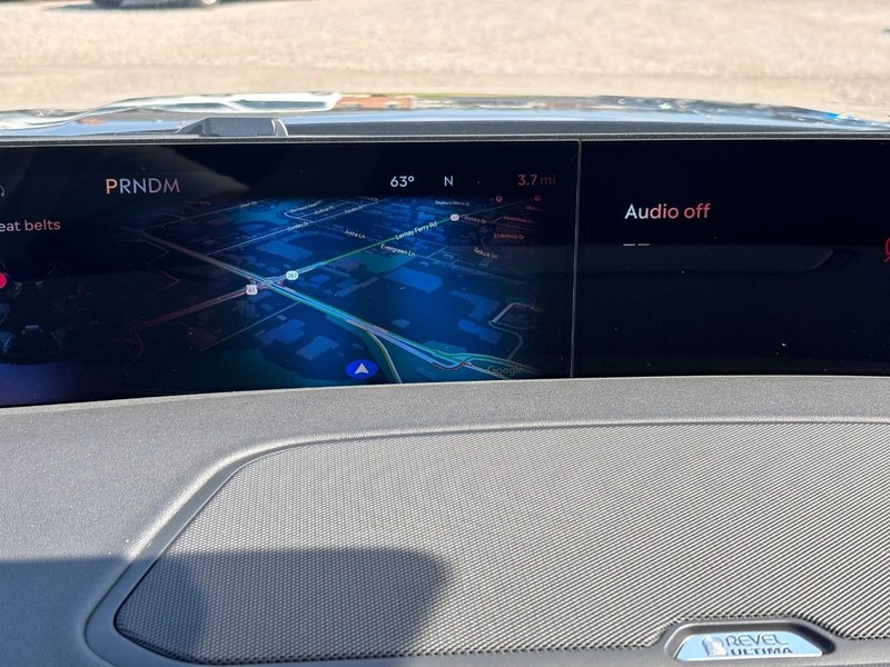 Lincoln Navigator Vehicle Full-screen Gallery Image 20