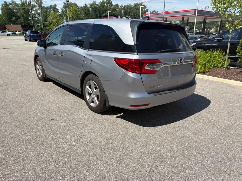 Honda Odyssey Vehicle Full-screen Gallery Image 02