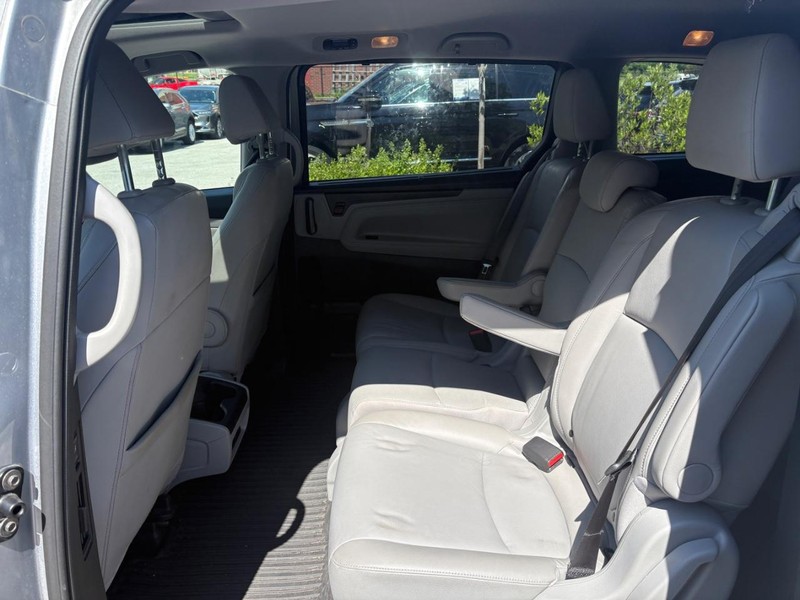 Honda Odyssey Vehicle Full-screen Gallery Image 06